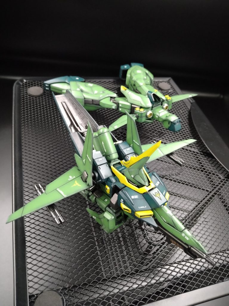 バーニア内部等はシルバーにクリアイエローで塗装しました