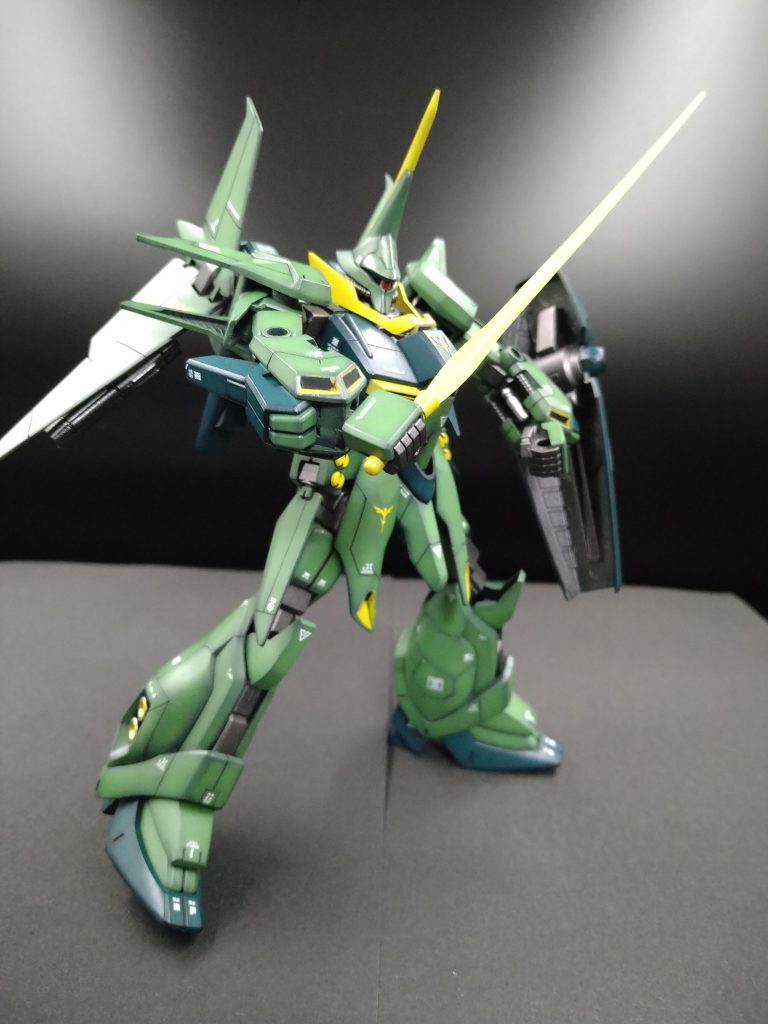 腰が回らないのでポージングは限られますが、元がいいのでカッコいいです