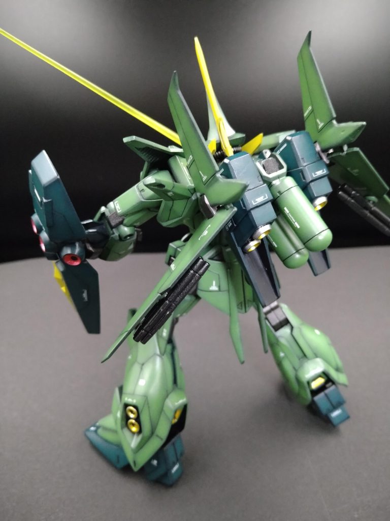 サーベルのエフェクトは黄色だったので、キュベレイリヴァイブからクリアーのエフェクトを拝借してます