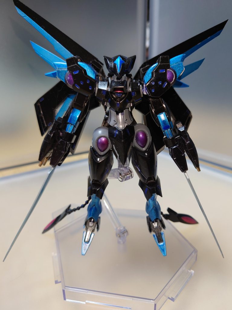 羽の広げてのショットです