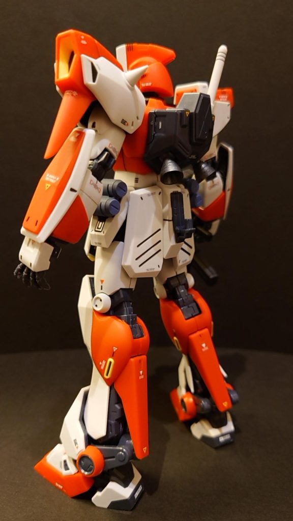 今回塗装は銃とバーニアくらい、デカールとスミ入れ部分塗装、外装部のみつや消しトップコートでフィニッシュです。