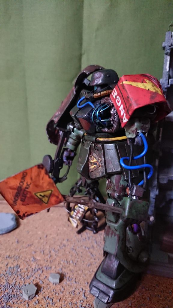 初めての切って貼っての大改造！もったいないかな〜と最初は躊躇していたのですが、いざ始めると楽しい！今回は「フォールアウト」や「マッドマックス」のような世紀末系の作品を参考にしました！こういう設定だと、ちょっとのアラは汚しでごまかせちゃうのが最高です笑ご覧いただきありがとうございました！！