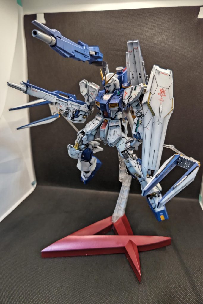 基本下地はガイヤノーツ黒サフを基本下地にして白をぼかしながら塗装しました