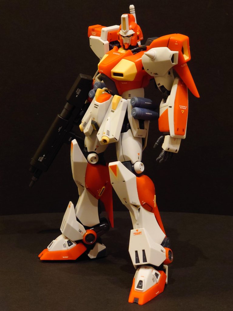 ただMGの内部フレームの密度感があり小型の割にずっしりと重量感もあり、ポーズも決まります。