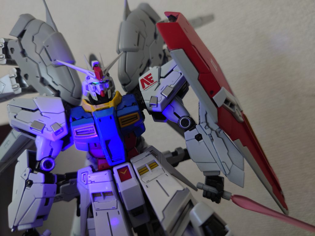 蛍光塗料で光るようにしました。