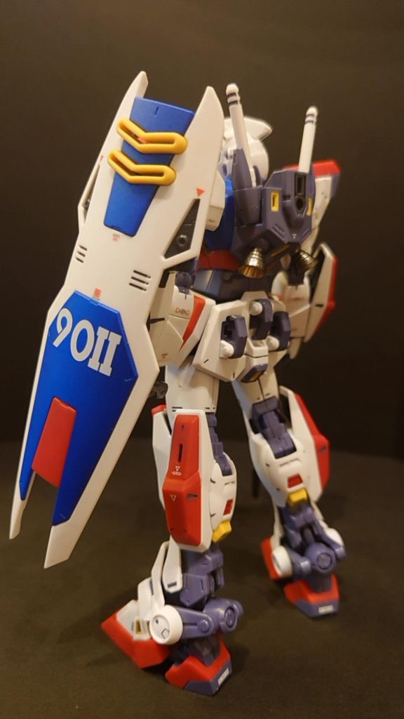 ジオン軍仕様同様デカールスミ入れ外装部のみつや消しトップコートでフィニッシュです。バックパックの蓋を忘れてますね