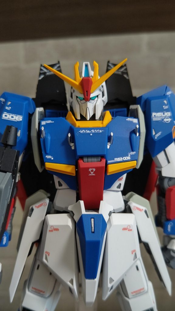 アゴとヘルメット下部分少し削りました