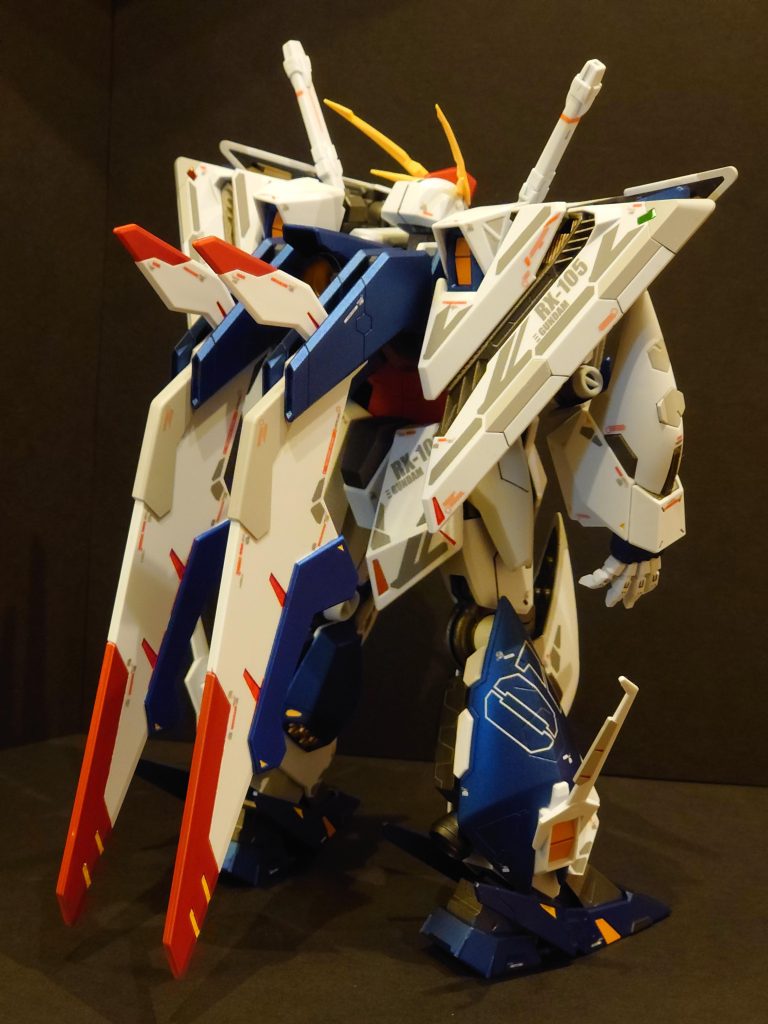 ホワイト装甲部分は成型色とライトグレーで色分け。