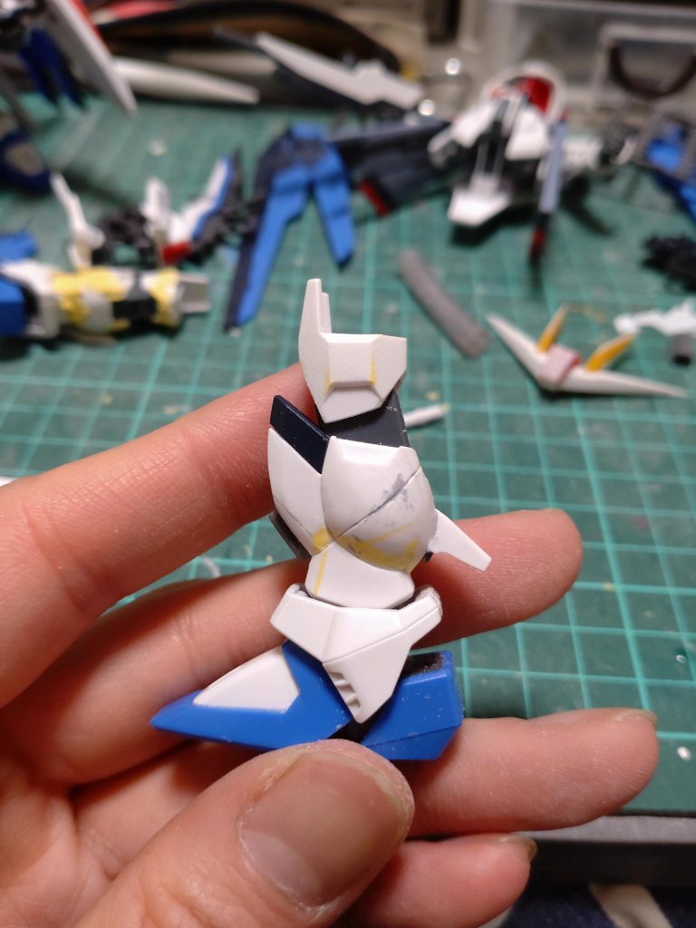 短縮して出来た繋ぎ目や段差を綺麗にした脚