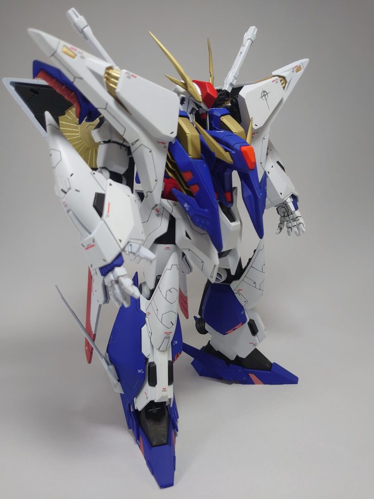 膝部・フロントスカートにスジボリの追加、腕部にマイナスモールド追加しています。