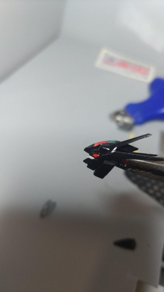 頭部のクリアパーツのRが好きじゃなかったのでレジンを流して自然なRにしました。