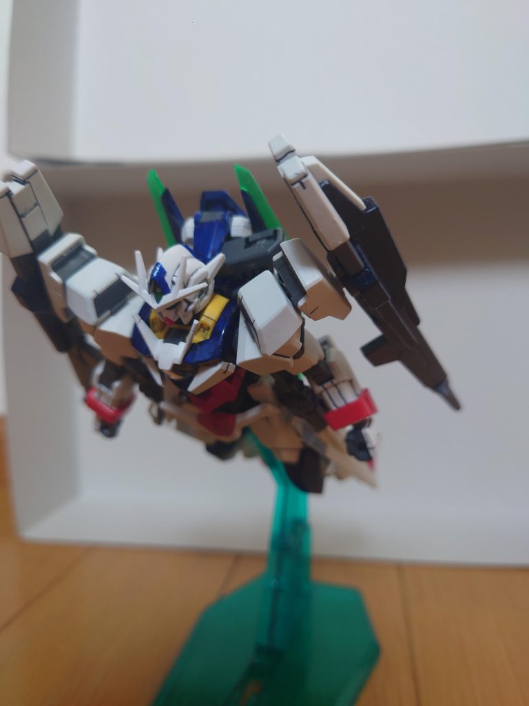 ツインドライヴを両方背面に向けることで推進力はより高くなってるイメージ。ソードビットは展開できますがGNソードⅤが無いため連結は不可となっています