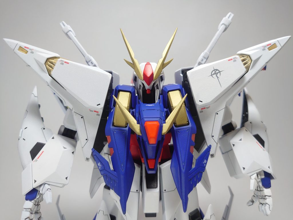 閃光のハサウェイ ガンダムデカールを使用、ぺーネとメッサー用のモノも貼ってます。後はスミ入れとつや消しトップコートでフィニッシュです。