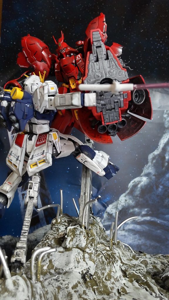 サザビーが蹴ったときにビームサーベルが手から離れたところを表現したつもりです。