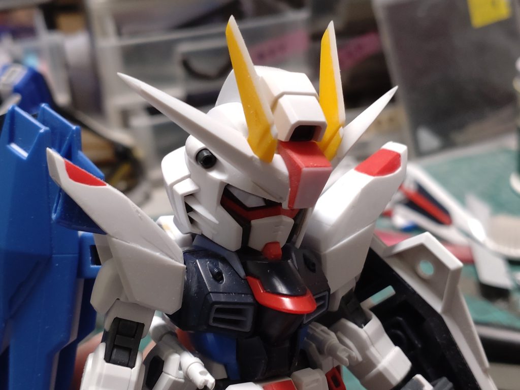 お顔の改修アンテナのシャープ化フェイスを少し薄く加工ツインアイ新造頬の角度変更とダクトフィンの新造顎の小型化