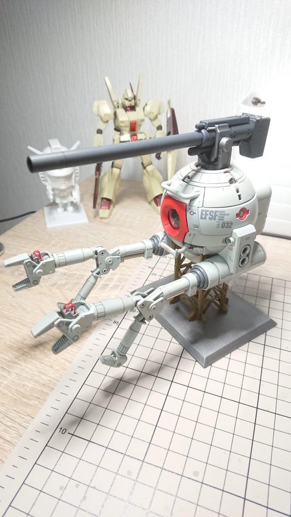 塗装してノーマルっぽいカラーリングに。完成品は結構ウェザリングして汚しました。