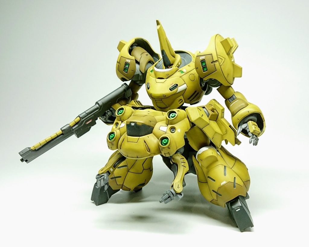 隠し腕は前スカートの裏にはとても収まらなかったので、収納時は以外とスペースのある、内股にしない限りは全く問題のないグシオンの股下に格納されておりますw