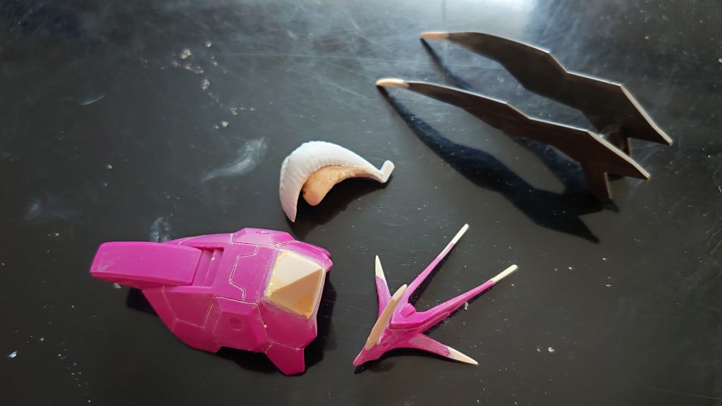 ブレードアンテナやショルダーにフサフサもボリュームアップしております。 