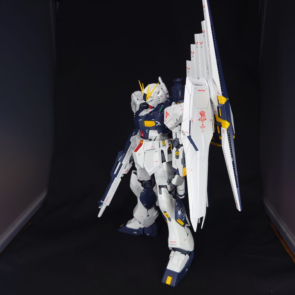 Hi-νガンダムも好きですが、シンプルなνガンダムは、また別の格好良さが、あって好きです。