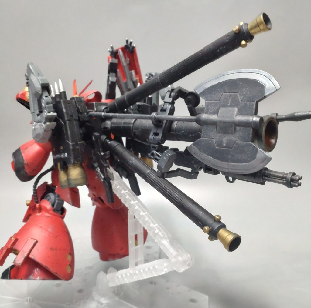 背面より。武装はなるべく水星から使いたく用意、サイコ・ザクのようにプロペラントタンクに懸架できるようにしました。