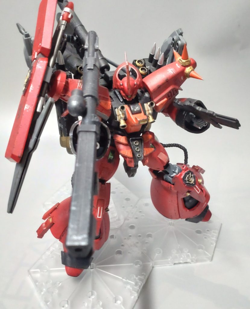 武器を持ってポージングです。