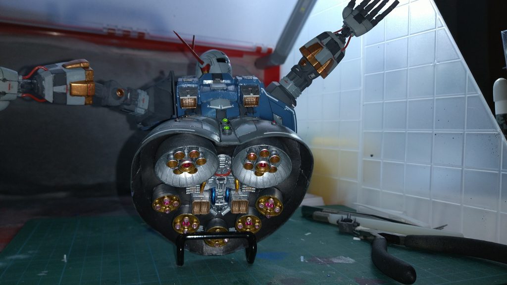 一応、RG風に撮ってみましたが、何か違うというか全然ちがう😭今回は、仕事が忙しく製作意欲がわかず完成まで時間がかかり過ぎたのと、技術が伴わない改造を施し過ぎたことが反省点となります。次回は、早めに製作出来るよう、放置はほどほどにコツコツと製作していこうと思います‼️