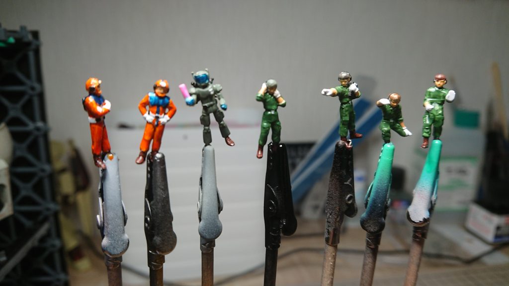 今回のジオラマに出演する皆様。老眼には塗り分けが厳しいです。