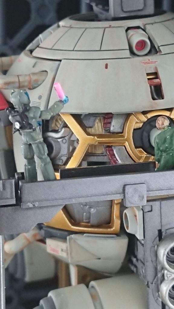 ボールのフレームを金色にしたのがお気に入りです。内部も結構塗り分けしたのですが、外装パーツ付けたら殆ど見えないですね。(ABSがたくさん使われていて、塗装が大変でした)