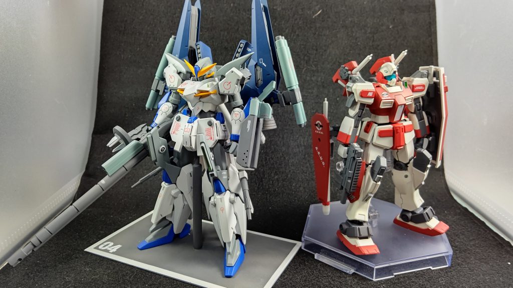 同じくセンチネル風のジムⅣsと並べてこの写真だとビームカノンの長さが良く分かりますね