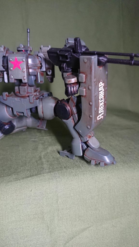 このシールドに銃をマウントできる機構!シビレます!