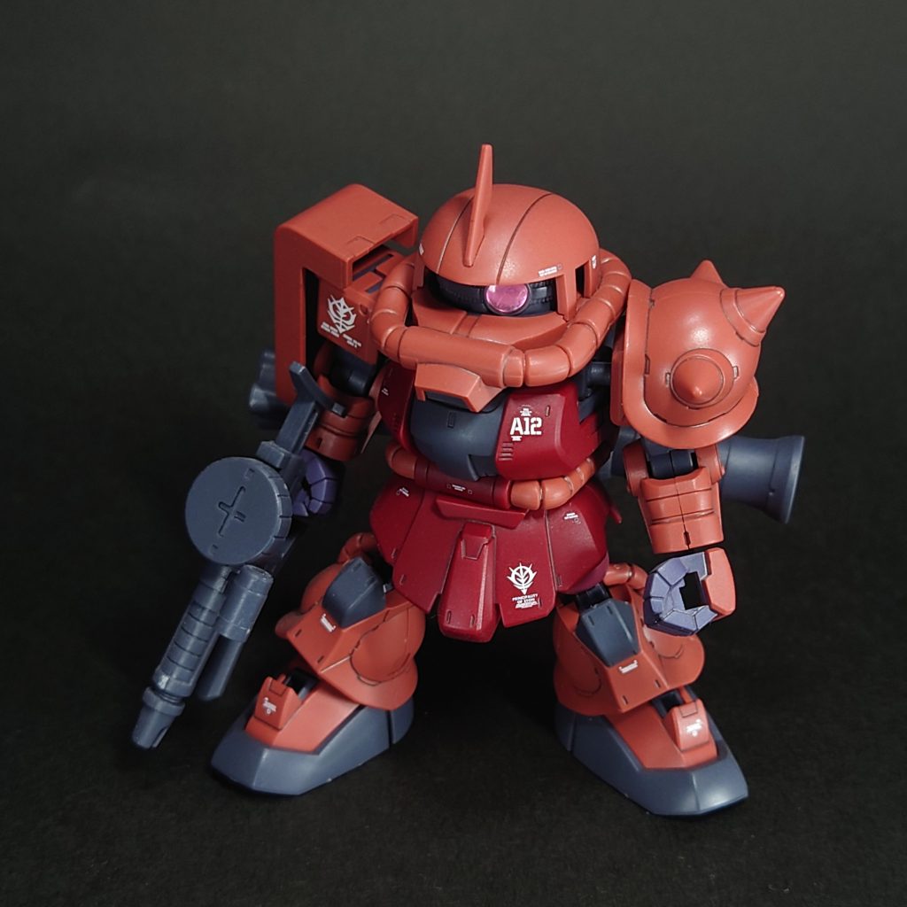 この角度のシャアザクカッコイイです。