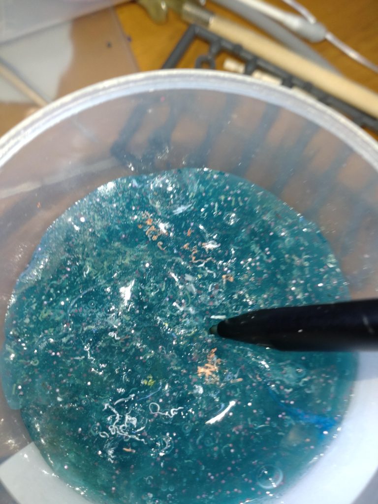 鉋掛けやモールド中に–2枚目/制作者：斎藤　辰巳