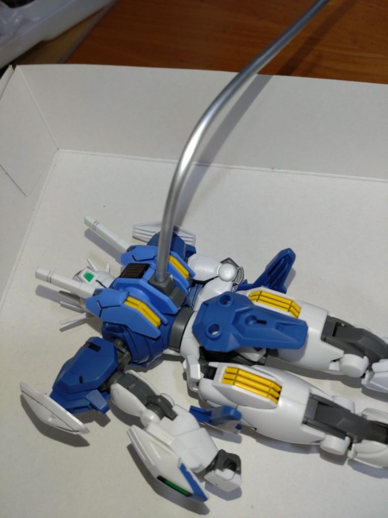 最終的にはアルミ針金3.0㍉パーツに金属直に刺すので経が太くなる可能性があります。