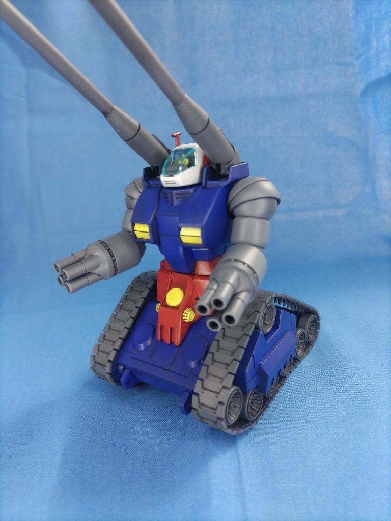 まずは練習として説明書のカラーレシピ通りに塗装しました。せめてエコプラの黒さを少しは活かしてみたかったのですが、エアブラシで色が付くのが面白く気付けば塗膜が厚くなっていました。