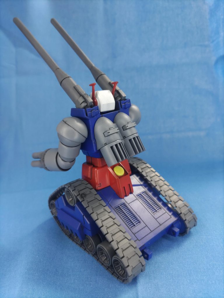 エアブラシ購入前は合わせ目消しをあまりしていなかったで、今回はできる限り消してみましたが…肩の辺りとか要練習です。キャタピラにはスミ入れの拭き取り失敗もみえます。