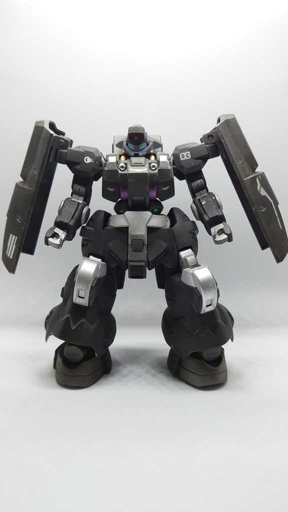 正面からの写真初めての試みとして3DメタリックシールとUVレジンを使ってディティールアップをしてみました。