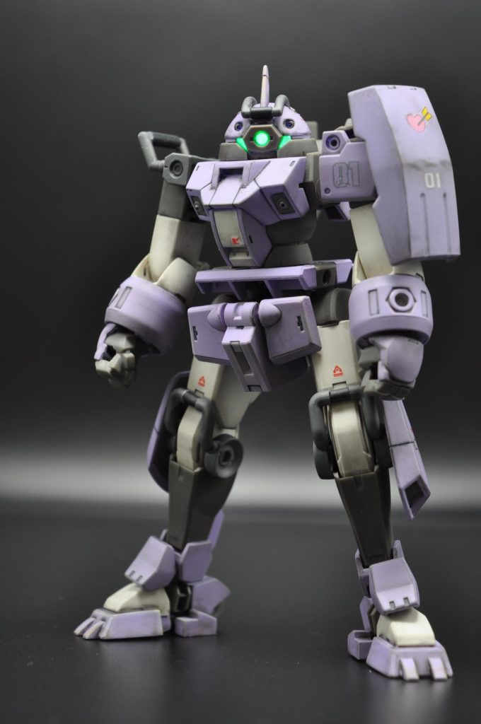 巣立ち胸と頭部に金属パーツ入れましたが、特に意味はないですデカールは全て水転写ですが、シールドに貼ってあるのはガンダムピクシーのものですね。女子らしいのがなかったもので・・