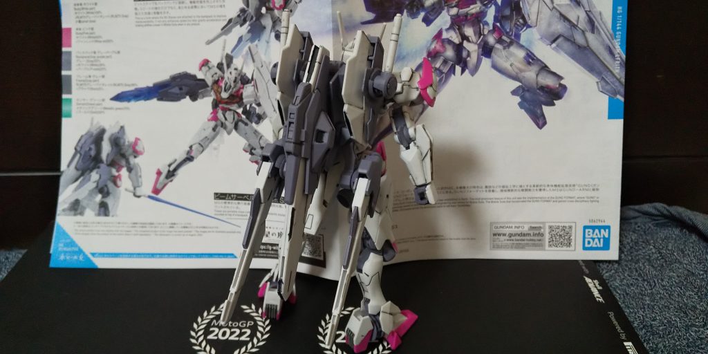 :シールドを分離して本体に装着可能だ。