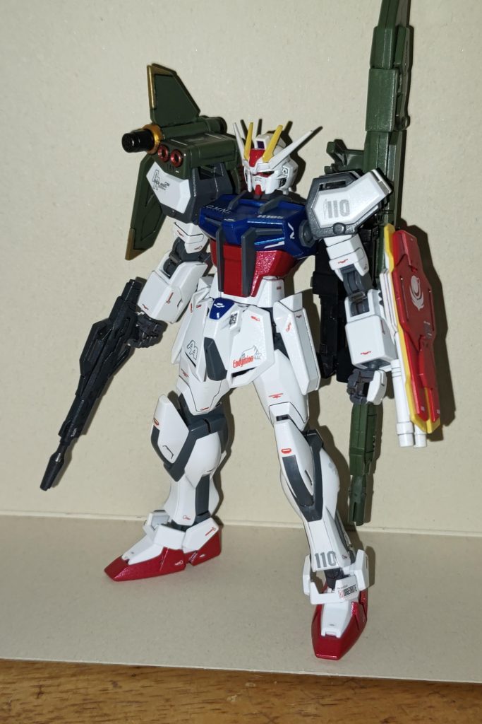 ビルドストライク系をバスターガンダム改造の素体にしたので余った武装を装備。サーベルをシールドにも装備可能にしました。これならクルーゼにも太刀打ち出来る⁉️