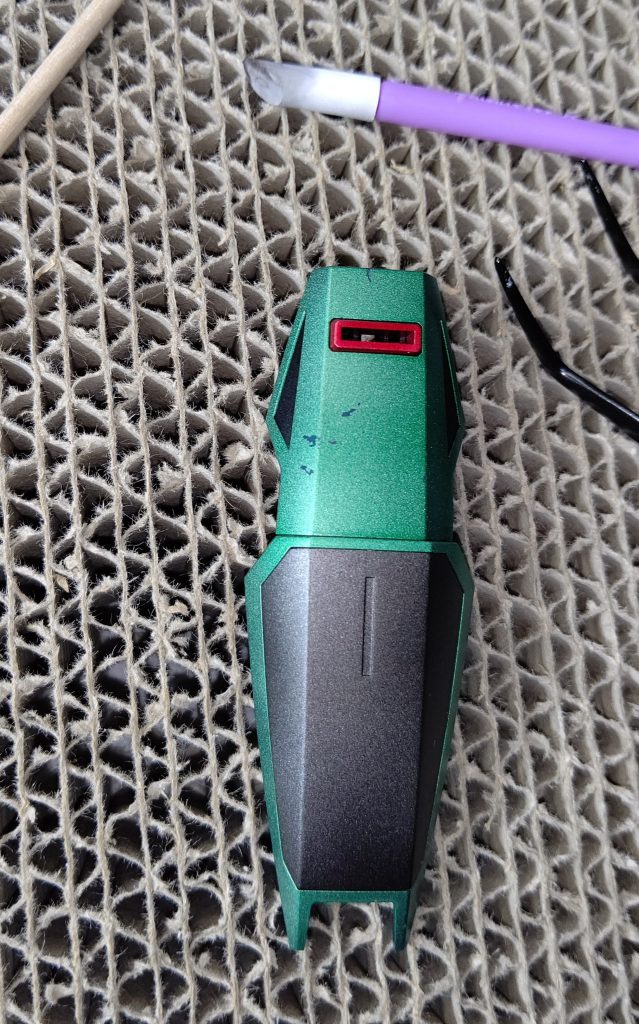 最初は塗装までのつもりでしたが、シールドの塗装が剥がれてショックだった時にTwitterのフォロワー様が、弾痕跡処理すればいいよ!と教えてくれたため・・・↓