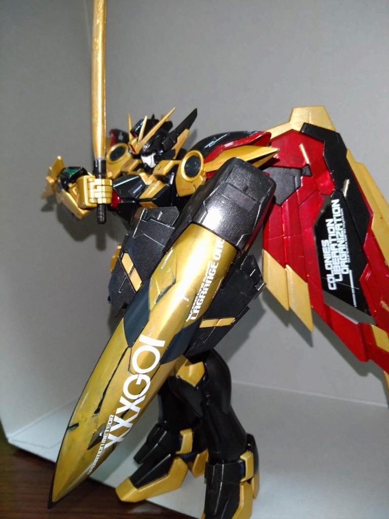 黒の騎士団の首領なので騎士の構え。ビルドファイターズトライでルーカス・ネメシスがジェガンでした騎士を彷彿させる構えを取ったシーンが好きで真似してみました。