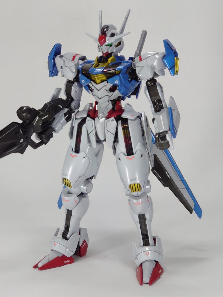 制作は、エアブラシ塗装・筆塗り・マスキング・スミ入れ・一部シール使用・専用水転写デカール・光沢トップコート仕上げといった感じです。