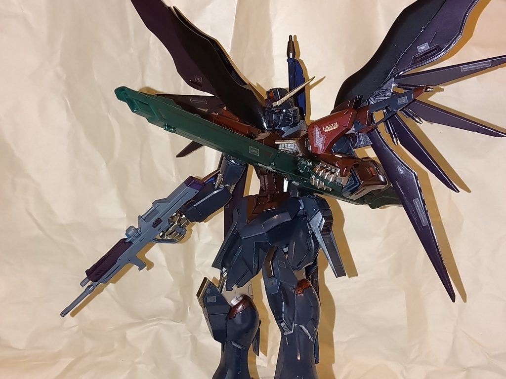 高エネルギー長射程ビーム砲・改【クラレント】前の武装にもあった高エネルギーのビームを放つだけでなく、拡散ビーム砲や収束して貫通力に特化した高出力のビーム砲にする事により、様々な戦局で対応出来る事が可能になった。運命に反逆した設定なので、同じくFGOのモーさんの宝具からw