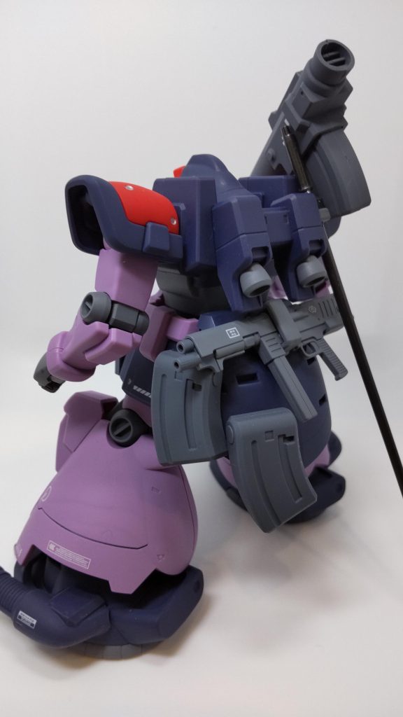 長年ガンプラ作ってますが初めてドムを作りました。厚ぼったい感じが良いですね(^^)