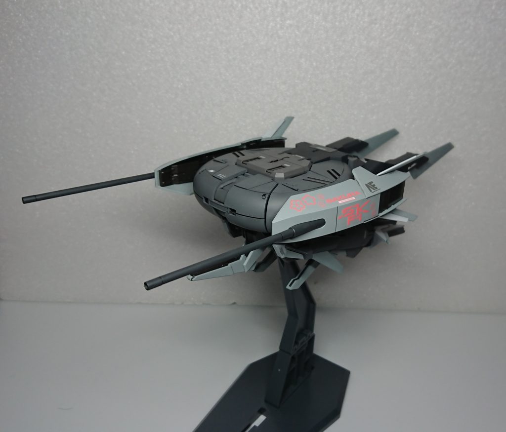 MA形態、クリアランス調整全くしてなかったのでちゃんとはまってない箇所が多いです、撮影後にMS形態に戻しましたがもう二度と可変させることはないでしょう。