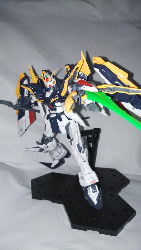 エナメルのチタンシルバーをドライブラシして、後は艶消しを吹いて仕上げました。