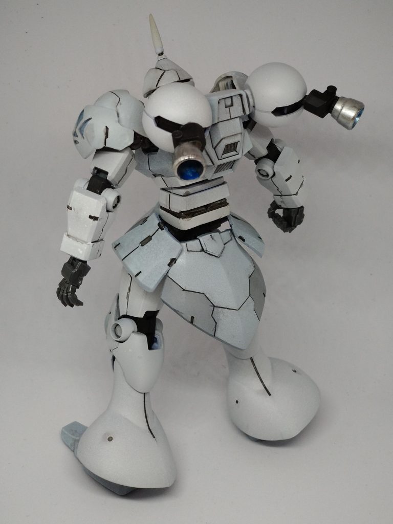 パネルラインは控えめに、デカールはイメージ的に貼らない方が好みなので貼らずに作成しました。