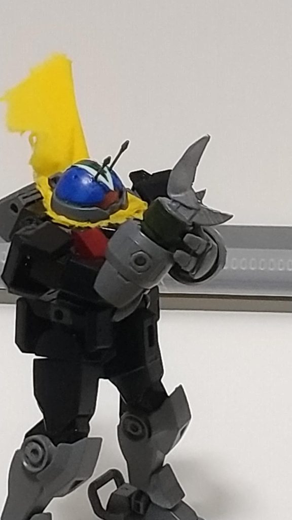 ドリルアームだけじゃいけないと考え、丸ノコ部分を加工、プラ板やランナーで補強して作ったパワーアーム