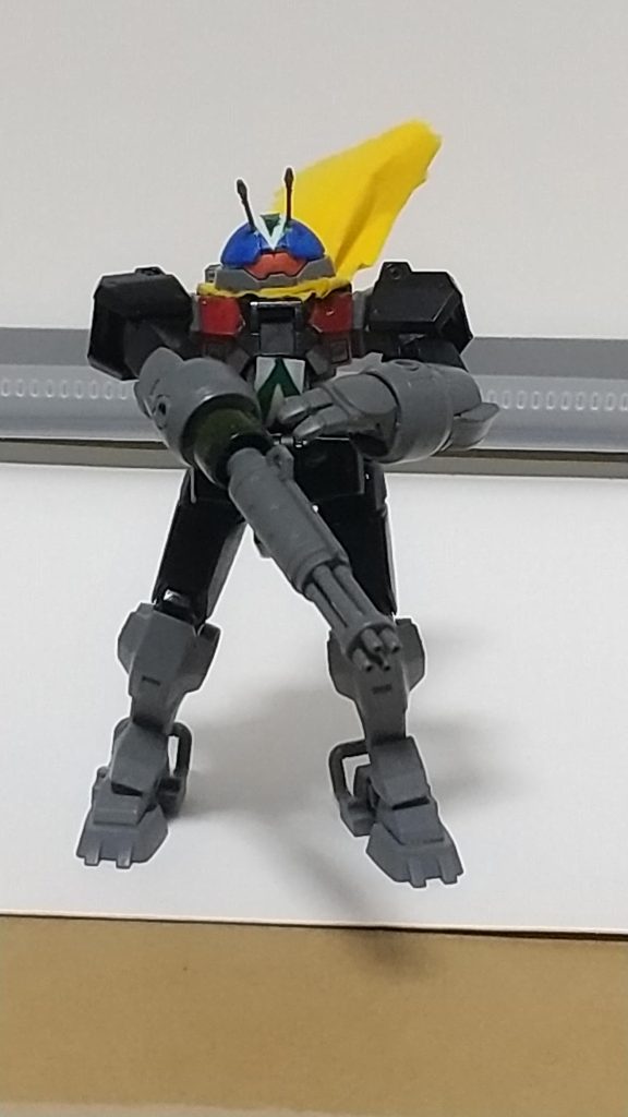 本機唯一の遠距離武器マシンガンアーム。これ以上銃身を延長したかったけど、腕が下がったりするのでこれが限界。