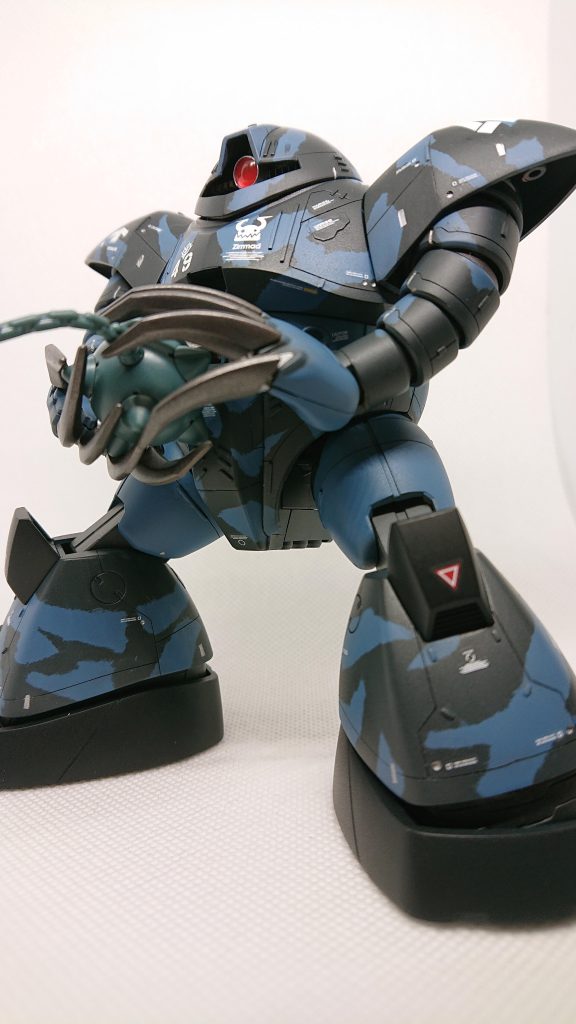 この鉄球が似合うと思い、息子から借りてきました。思っていたサイズ感とはちょっと違うけど、さすがゴッグです。何ともない!!